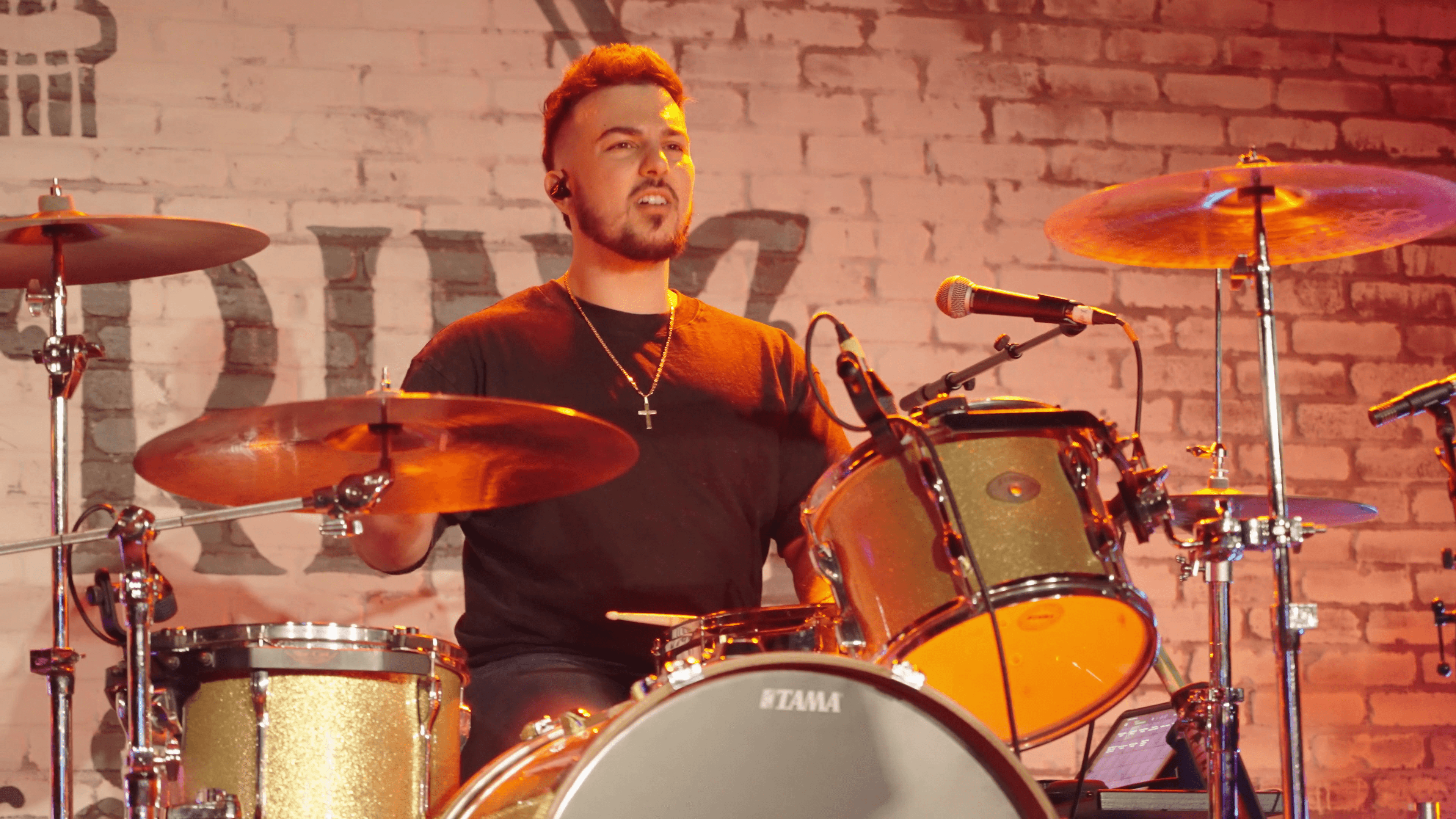 Six String - vlcsnap-2026-04-12-19h14m57s208