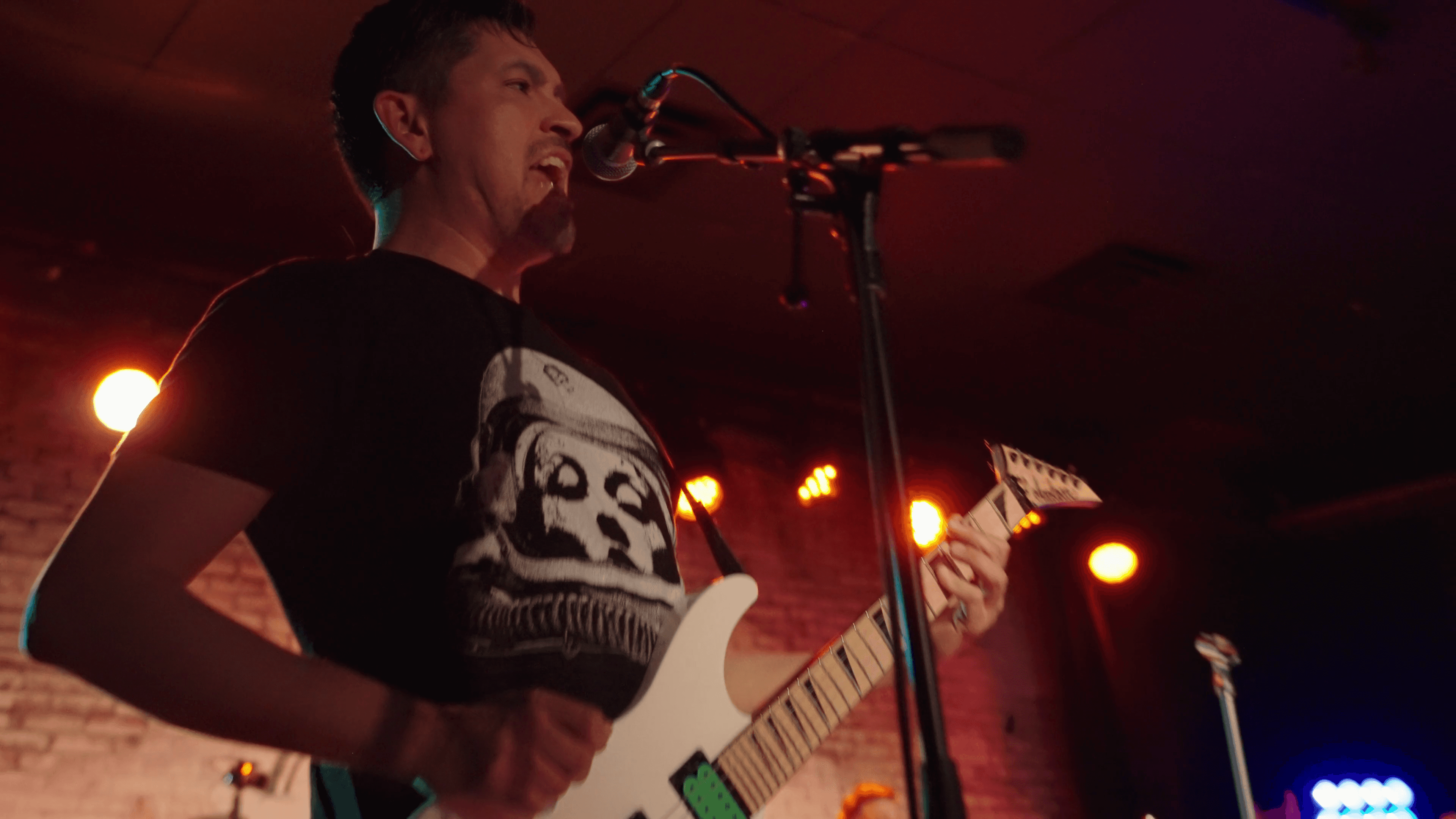 Six String - vlcsnap-2026-04-12-20h46m24s625